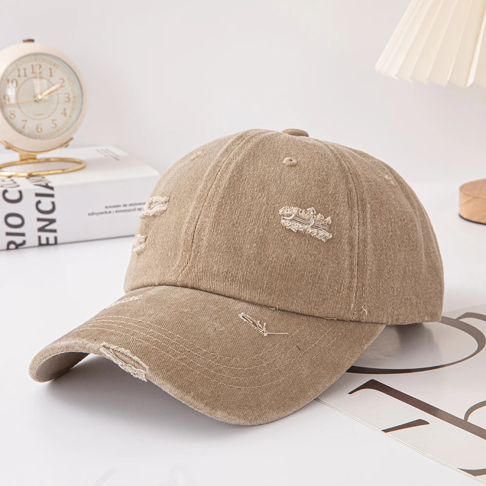 Hole style baseball cap: Fashionable, retro-style cap with cool tearing details. Suitable for casual wear, streetwear or daily c