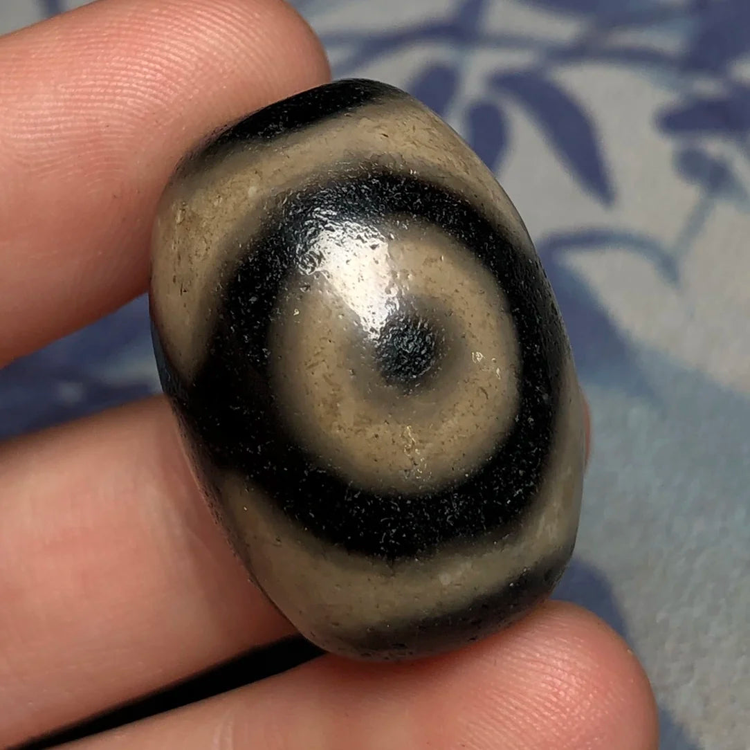Tibet Dzi Tibetan area reflux old material, high oil pulp pendant necklace to ward off evil spirits, collectibles, high quality