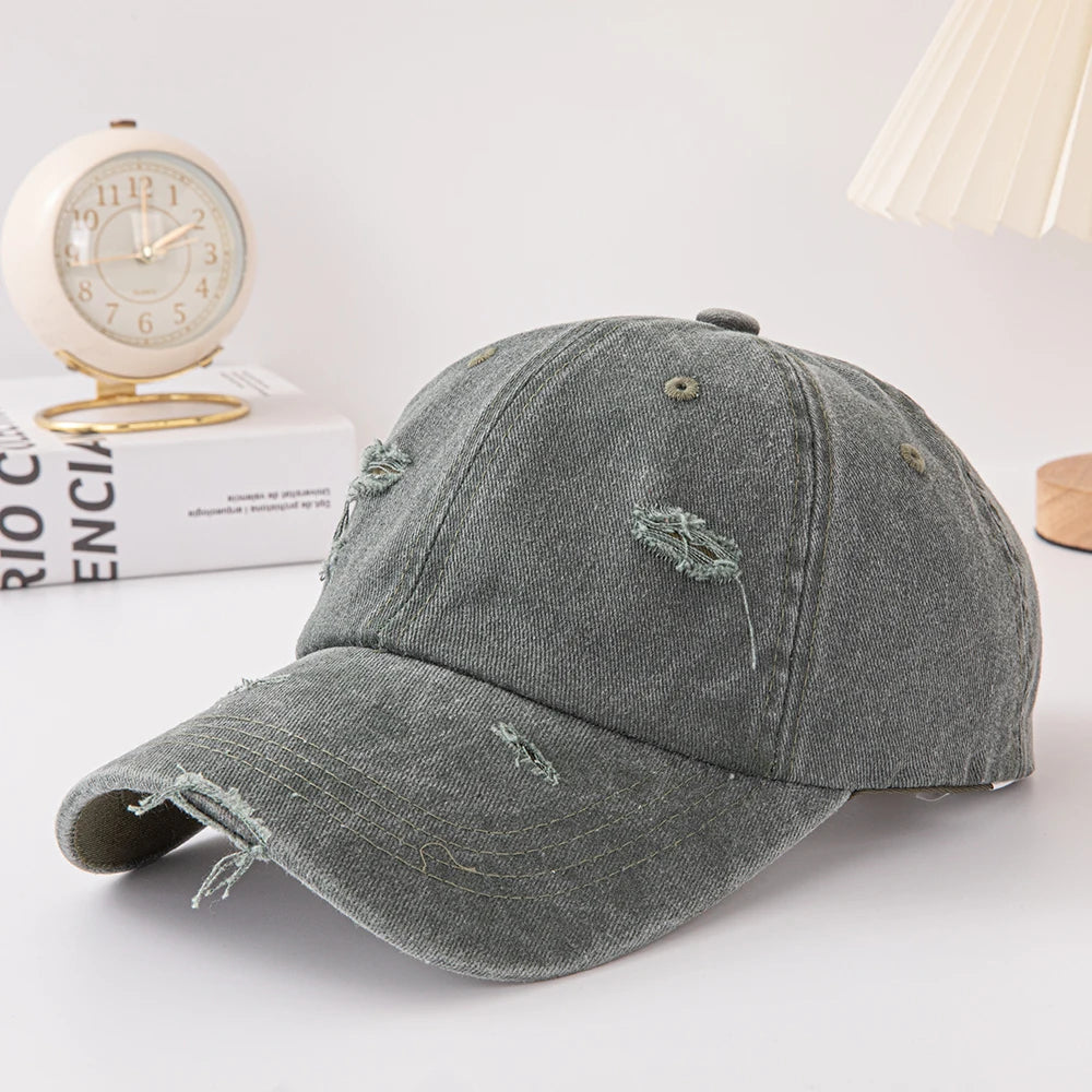 Hole style baseball cap: Fashionable, retro-style cap with cool tearing details. Suitable for casual wear, streetwear or daily c