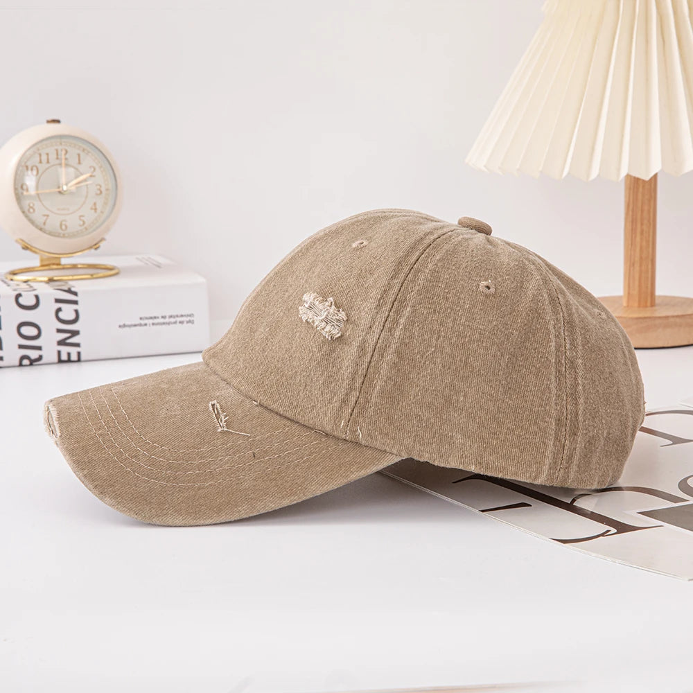 Hole style baseball cap: Fashionable, retro-style cap with cool tearing details. Suitable for casual wear, streetwear or daily c