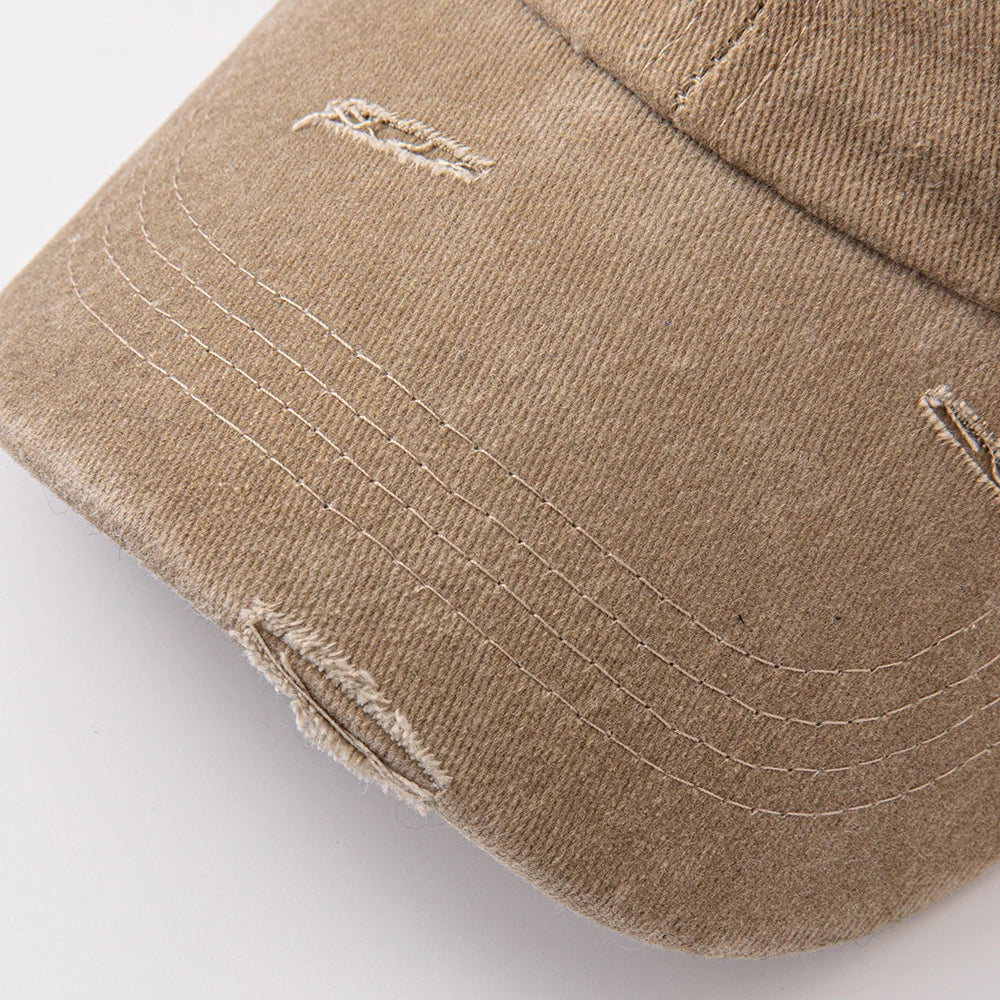 Hole style baseball cap: Fashionable, retro-style cap with cool tearing details. Suitable for casual wear, streetwear or daily c