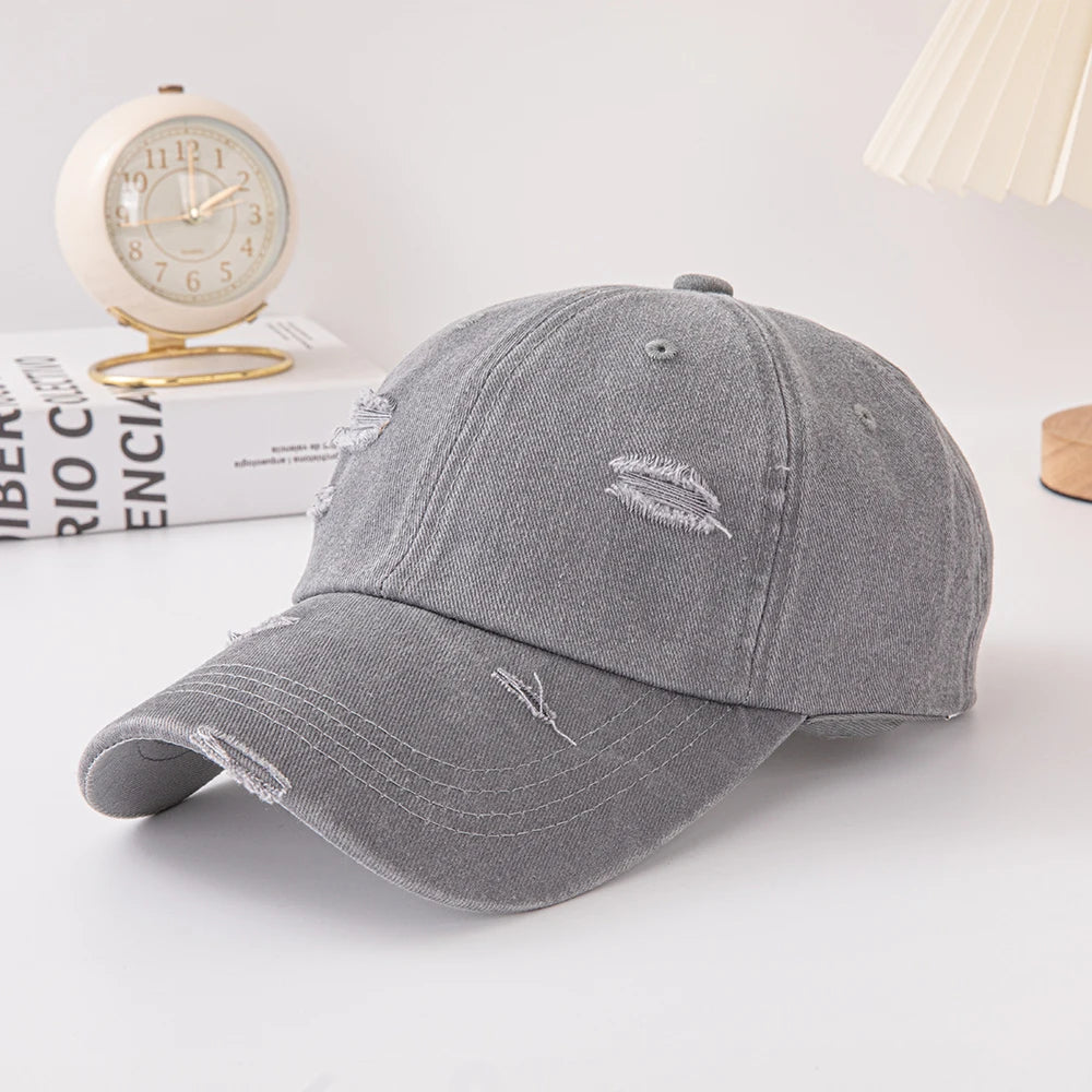 Hole style baseball cap: Fashionable, retro-style cap with cool tearing details. Suitable for casual wear, streetwear or daily c