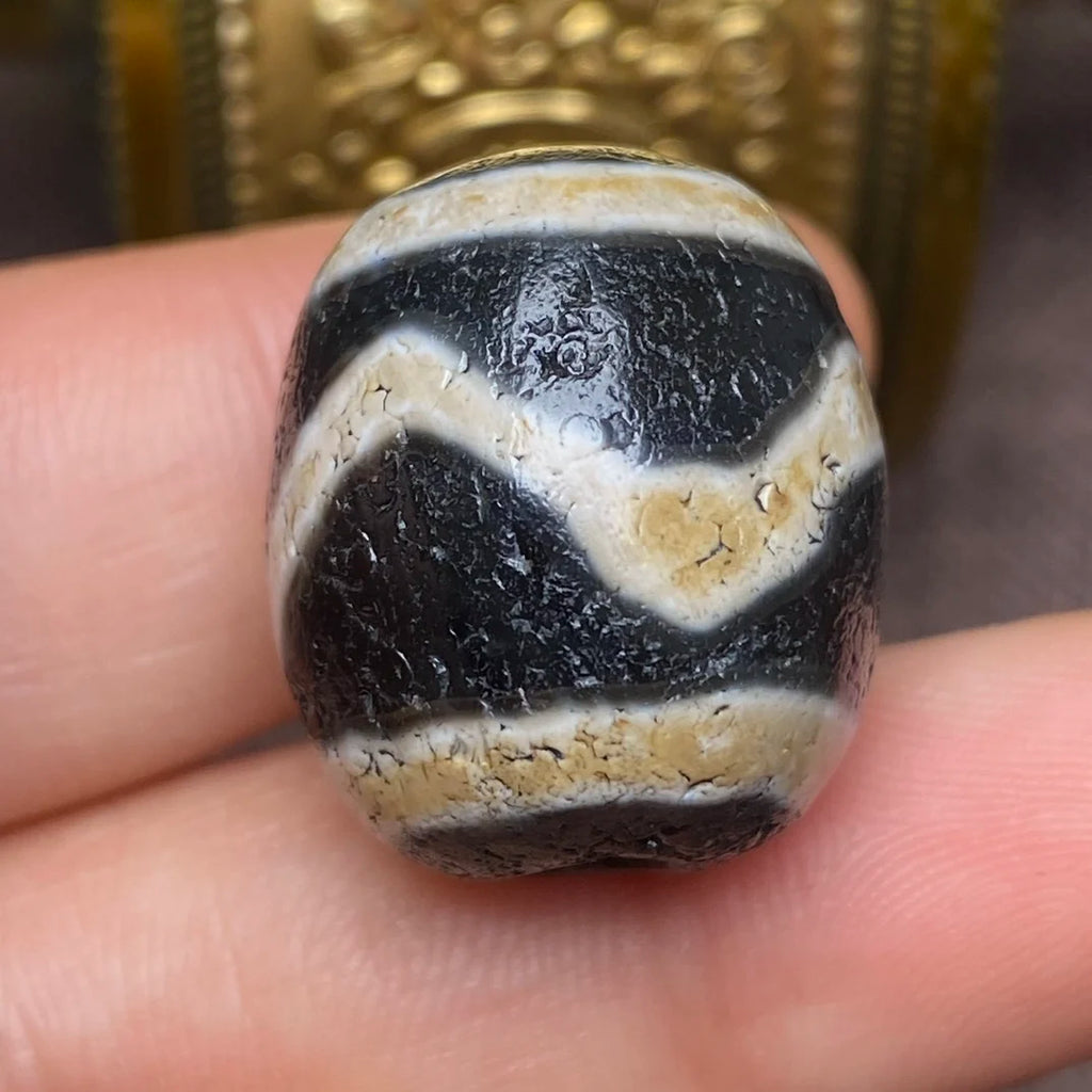 Tibet Dzi Tibetan area reflux old material, high oil pulp pendant necklace to ward off evil spirits, collectibles, high quality